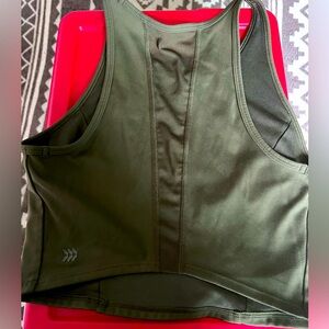 ☄️☄️Selling crop top green semi used ☄️☄️